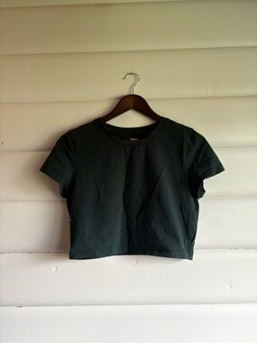 Aritzia TNA Cropped Baby Tee Green Stretch Cotton Crew Neck Size Large